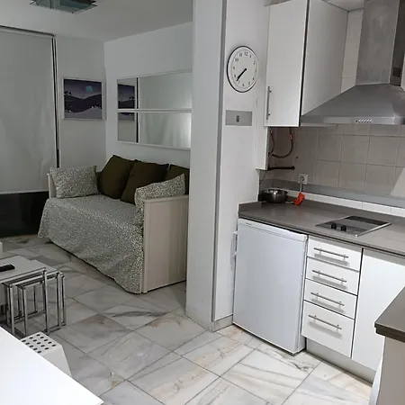 Alaska Centro Rosaleda Apartment